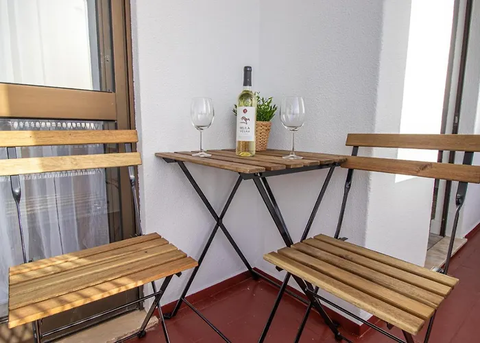 Renovated Oasis Ocean View 1Bd Wi-Fi Beach 3 Min